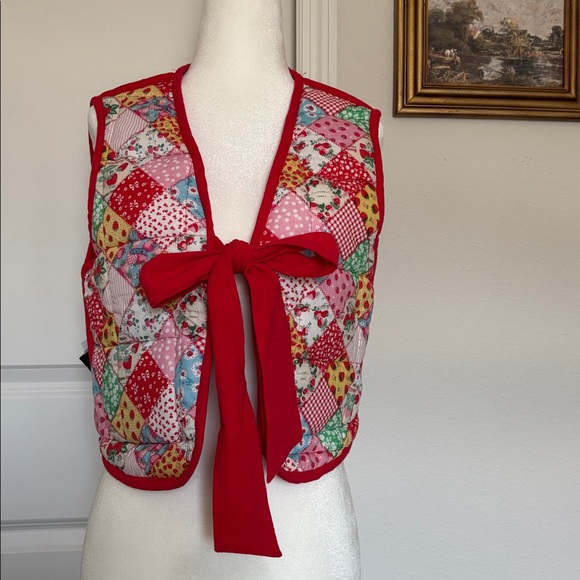 CIDER XS 🍓 Reversible quilted red bow vest Vibrant Red Tie-Front Top strawberry - Picture 1 of 8